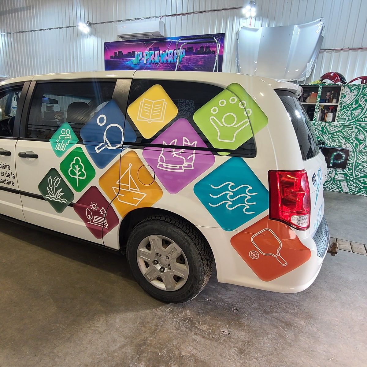 Loisirs municipaux — Wrap Caravan